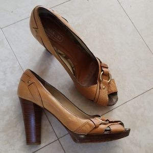 Coach tan leather heels shoes 9.5 Italy